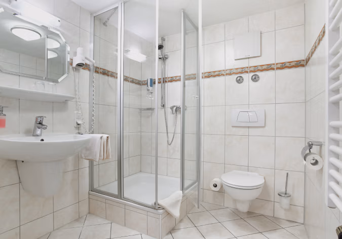 Einzelzimmer-Doppelzimmer-Bad